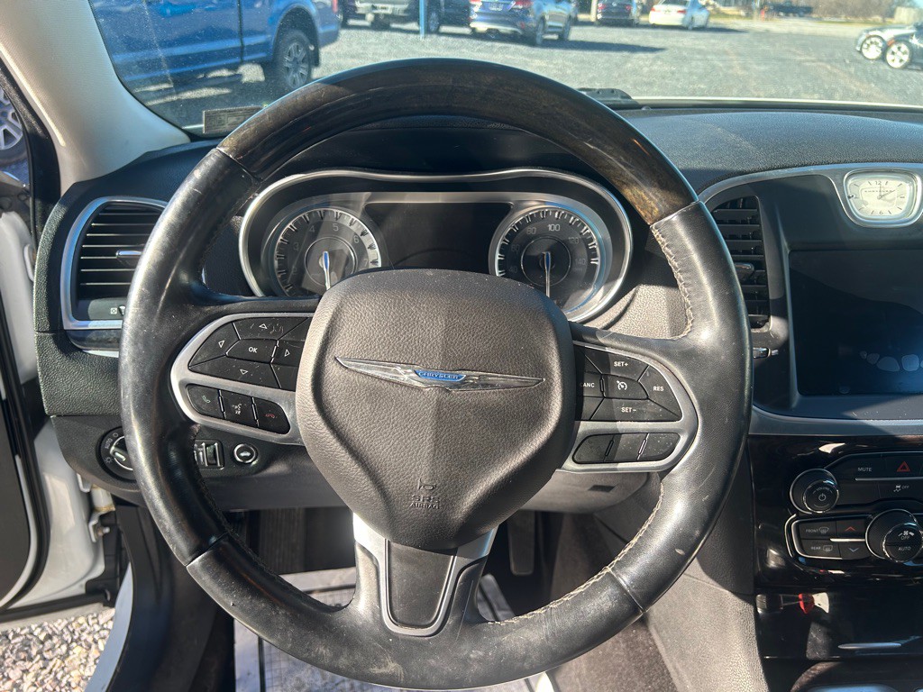 2018 Chrysler 300 Image 6