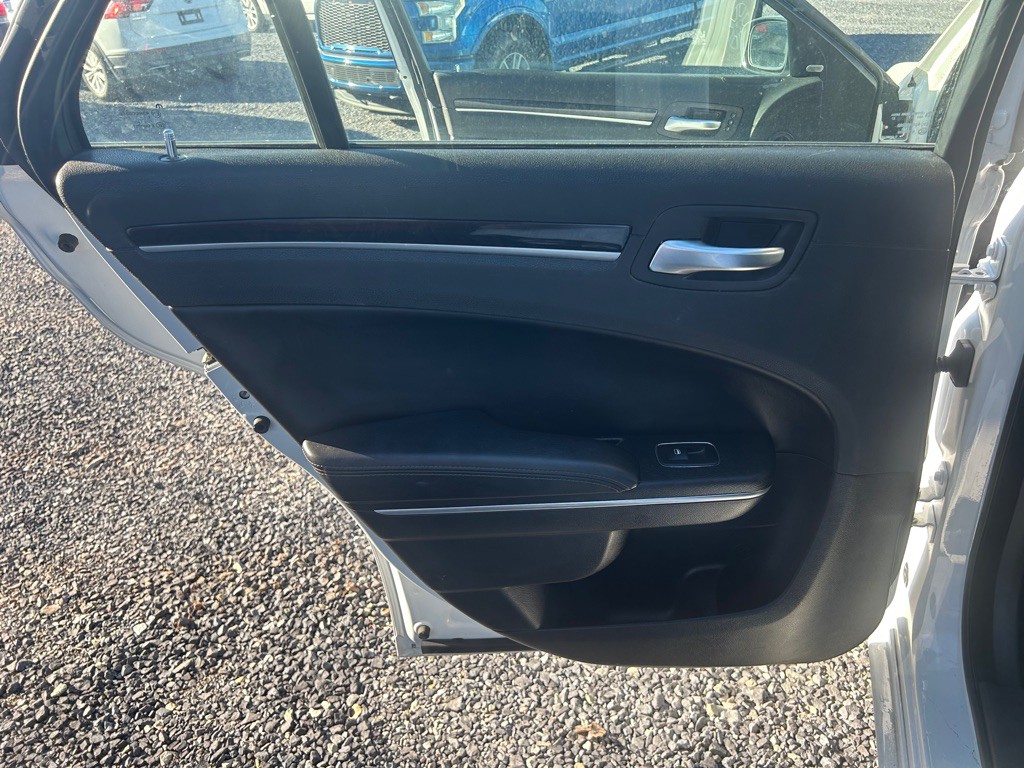 2018 Chrysler 300 Image 7