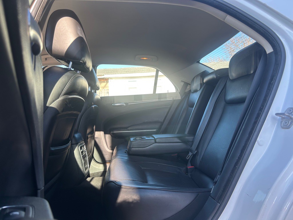 2018 Chrysler 300 Image 8