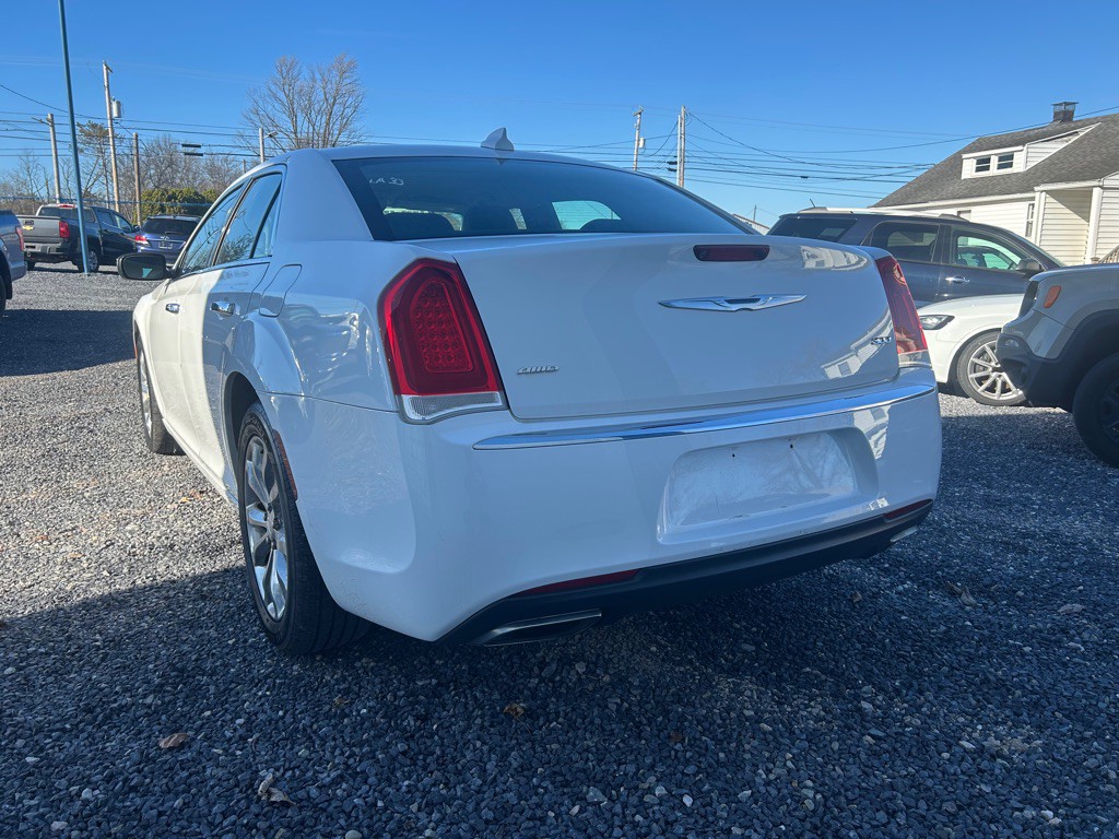 2018 Chrysler 300 Image 9