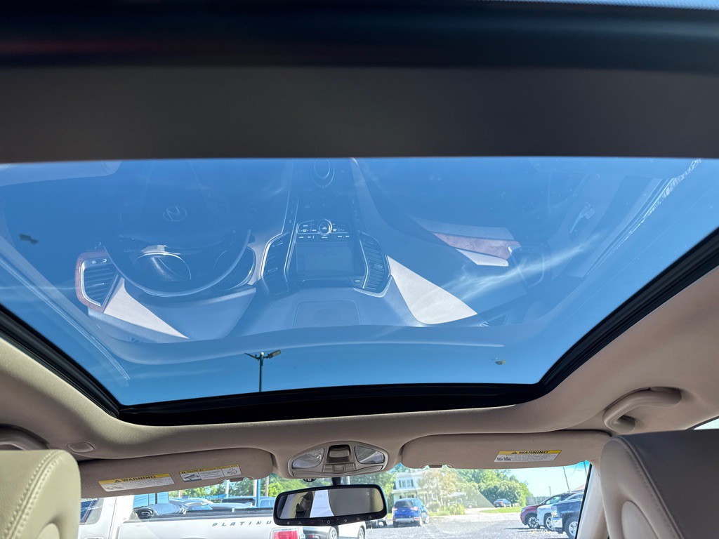 2015 Hyundai Santa Fe Image 17