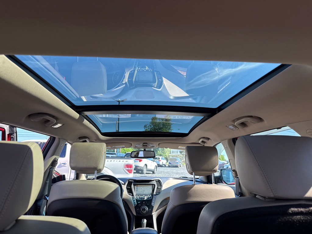 2015 Hyundai Santa Fe Image 18