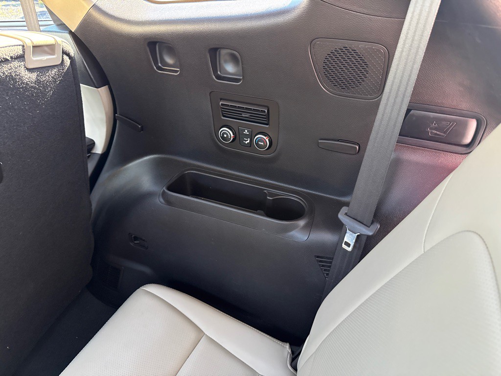 2015 Hyundai Santa Fe Image 22