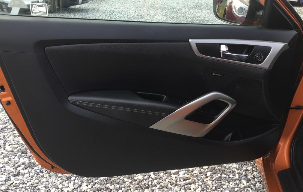 2016 Hyundai Veloster Image 4