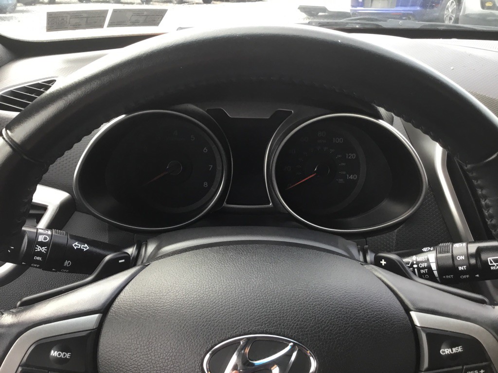 2016 Hyundai Veloster Image 8