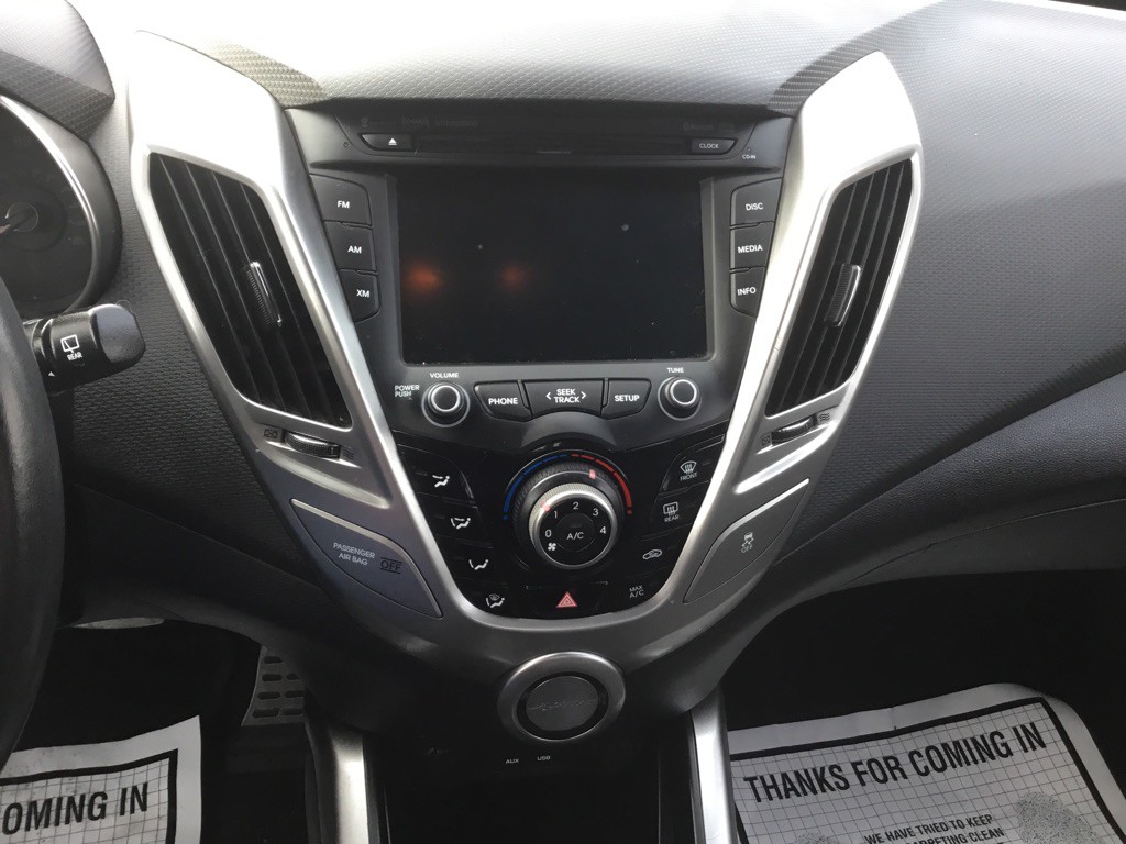 2016 Hyundai Veloster Image 9