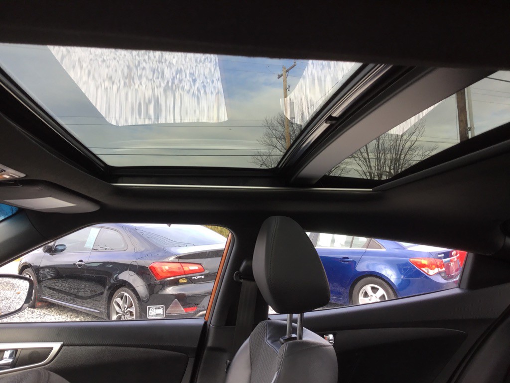 2016 Hyundai Veloster Image 10