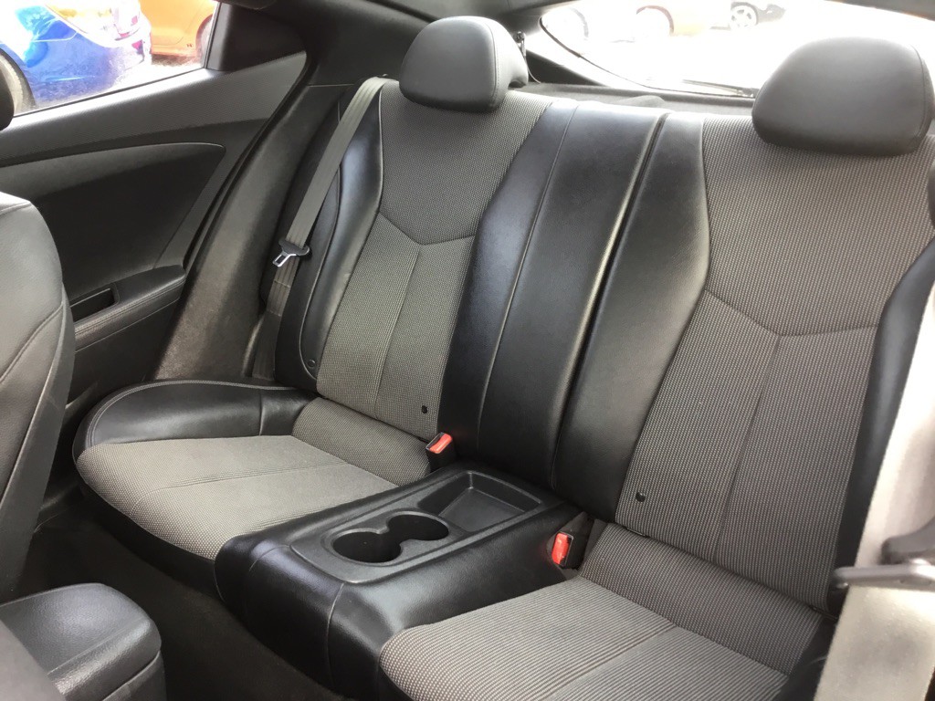 2016 Hyundai Veloster Image 11