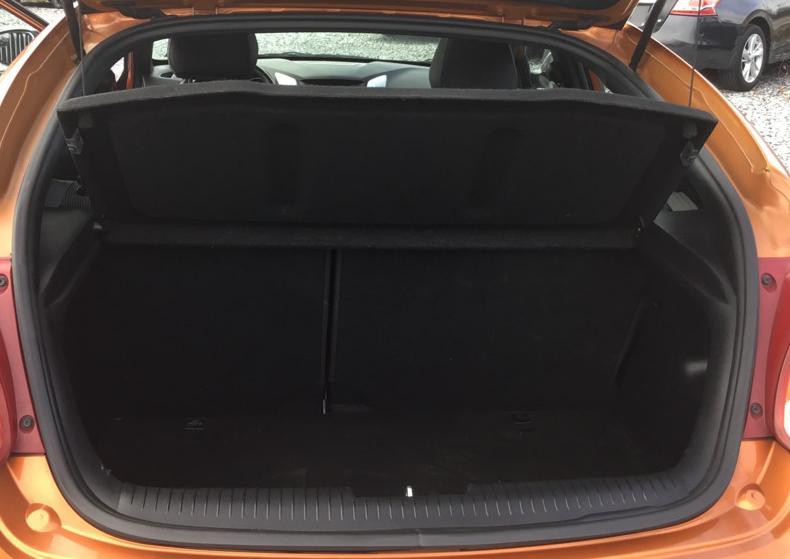 2016 Hyundai Veloster Image 12
