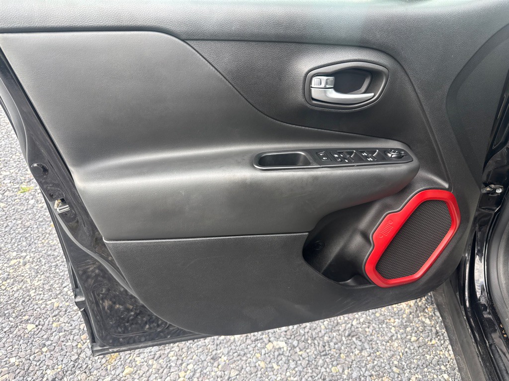 2016 Jeep Renegade Image 6