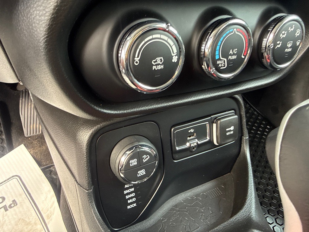 2016 Jeep Renegade Image 12