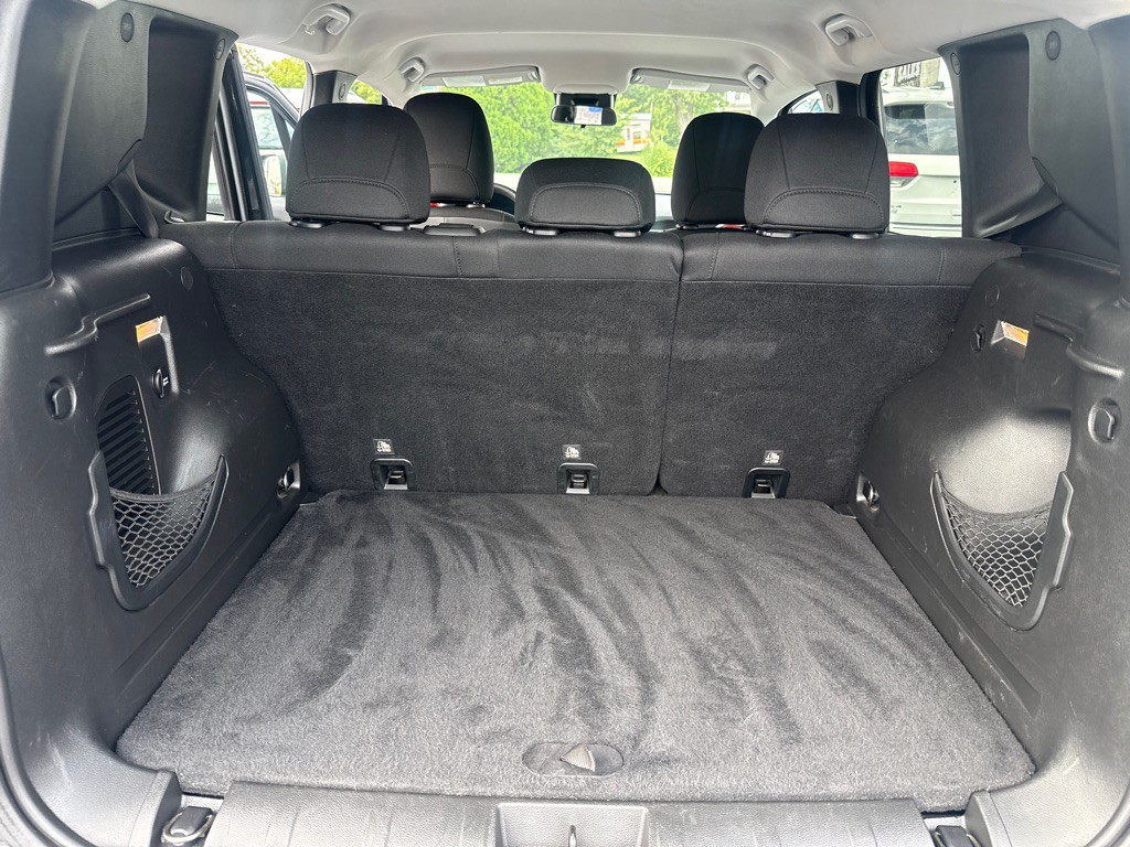 2016 Jeep Renegade Image 16