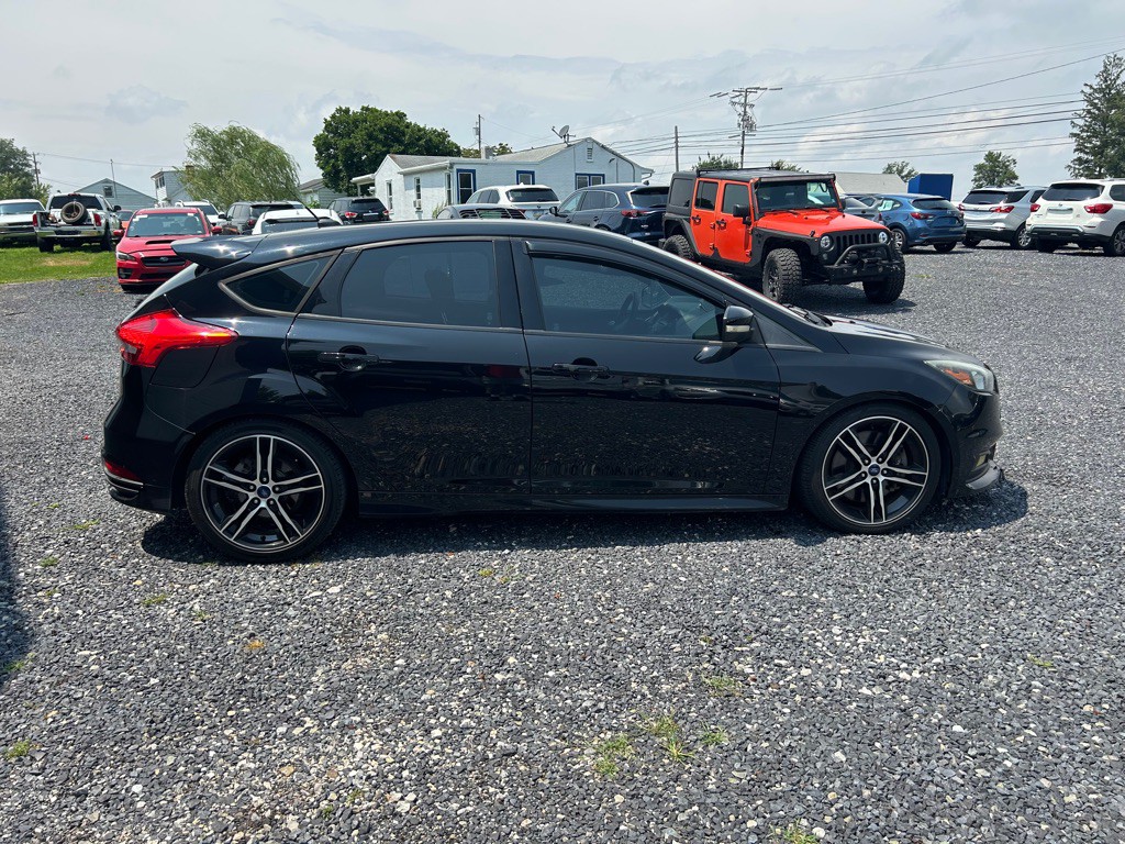 2016 Ford Focus Image 5