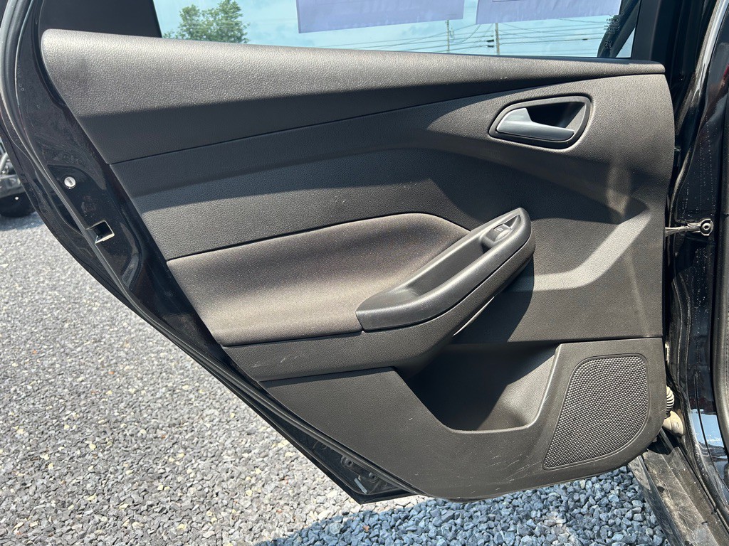 2016 Ford Focus Image 11