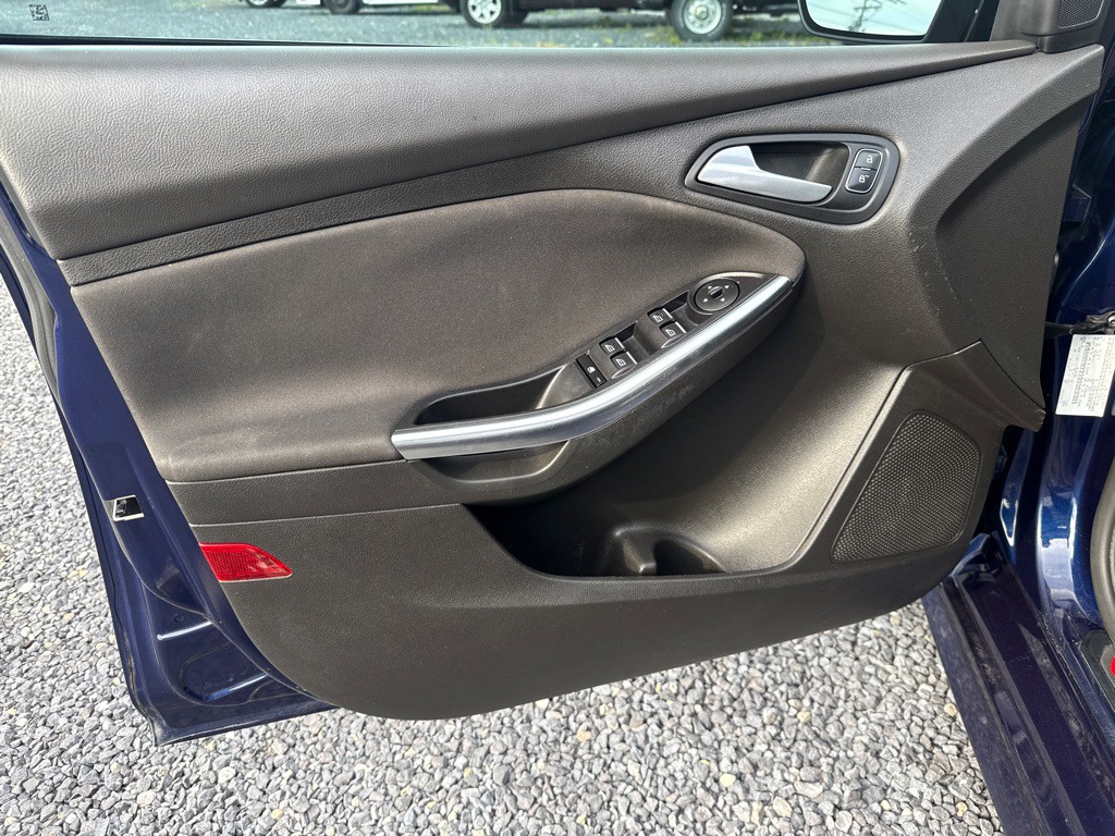 2016 Ford Focus Image 6