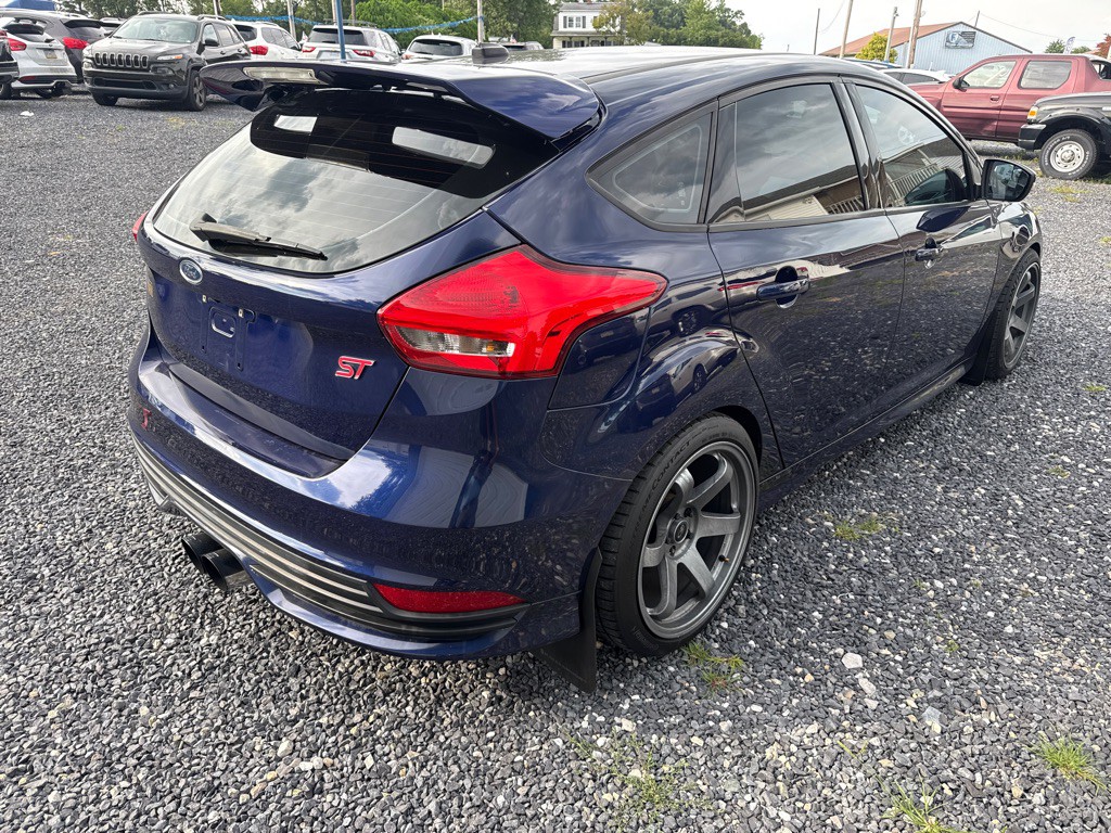 2016 Ford Focus Image 19