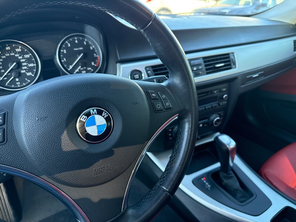 2011 BMW 3 Series Image 7