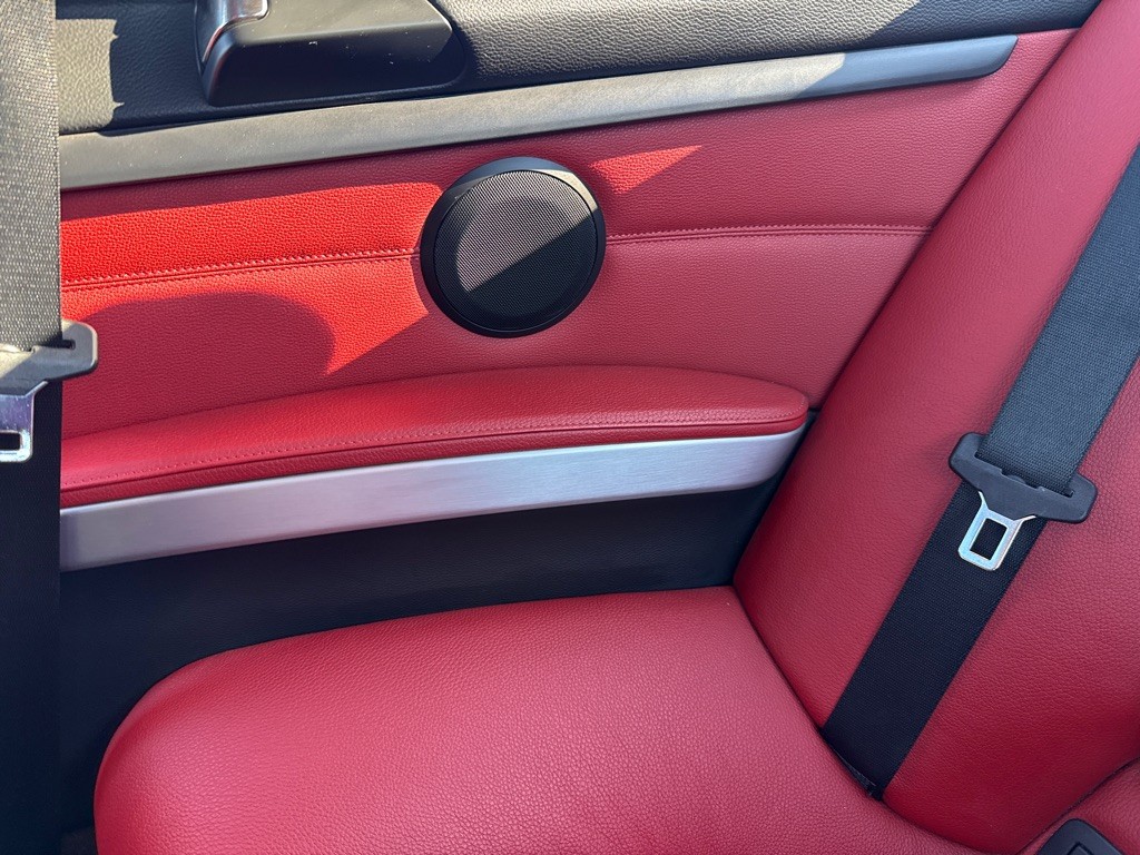 2011 BMW 3 Series Image 9