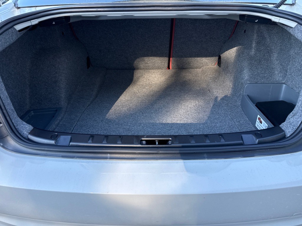 2011 BMW 3 Series Image 12