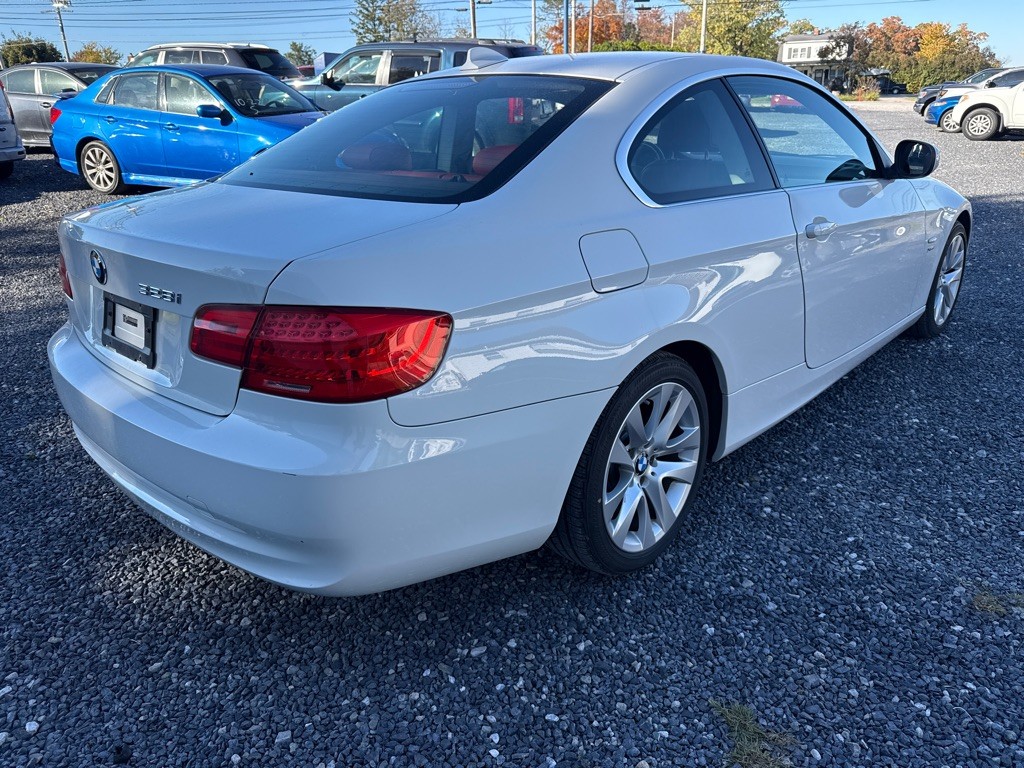 2011 BMW 3 Series Image 15