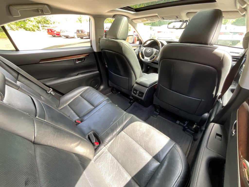 2014 Lexus ES 350 Image 32