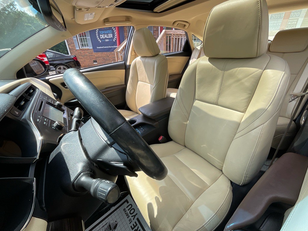 2015 Toyota Avalon Image 16