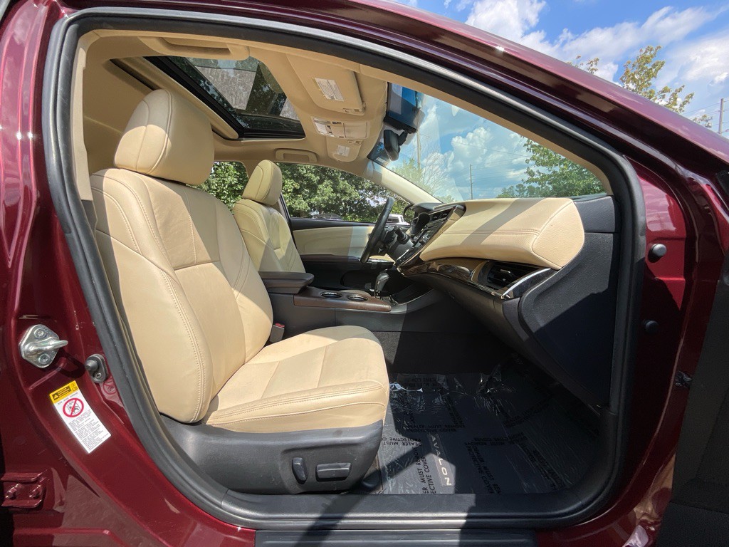 2015 Toyota Avalon Image 17