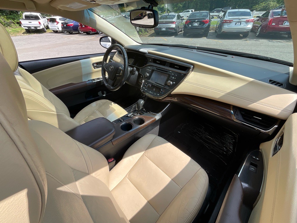 2015 Toyota Avalon Image 18