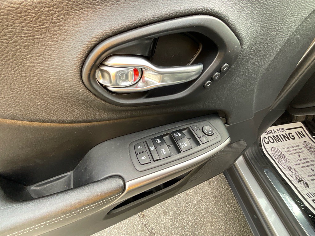 2019 Jeep Cherokee Image 42
