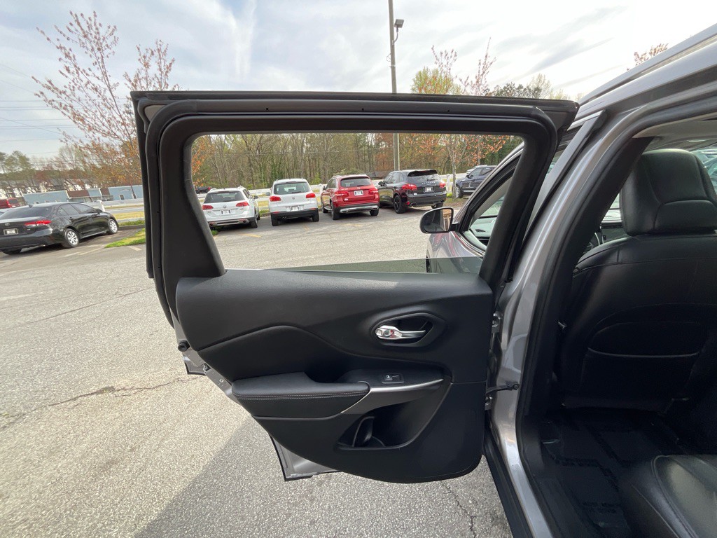 2019 Jeep Cherokee Image 44