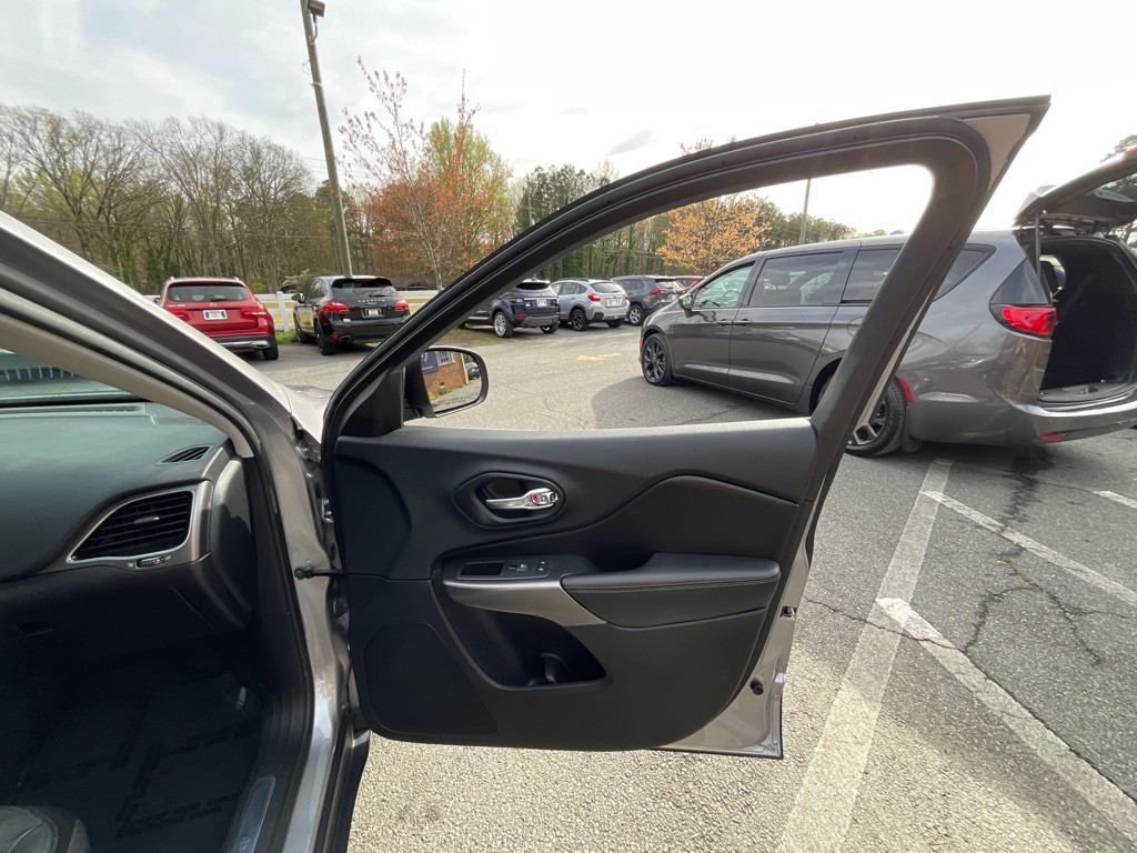 2019 Jeep Cherokee Image 45