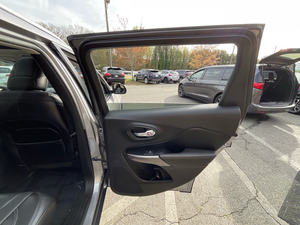 2019 Jeep Cherokee Image 46
