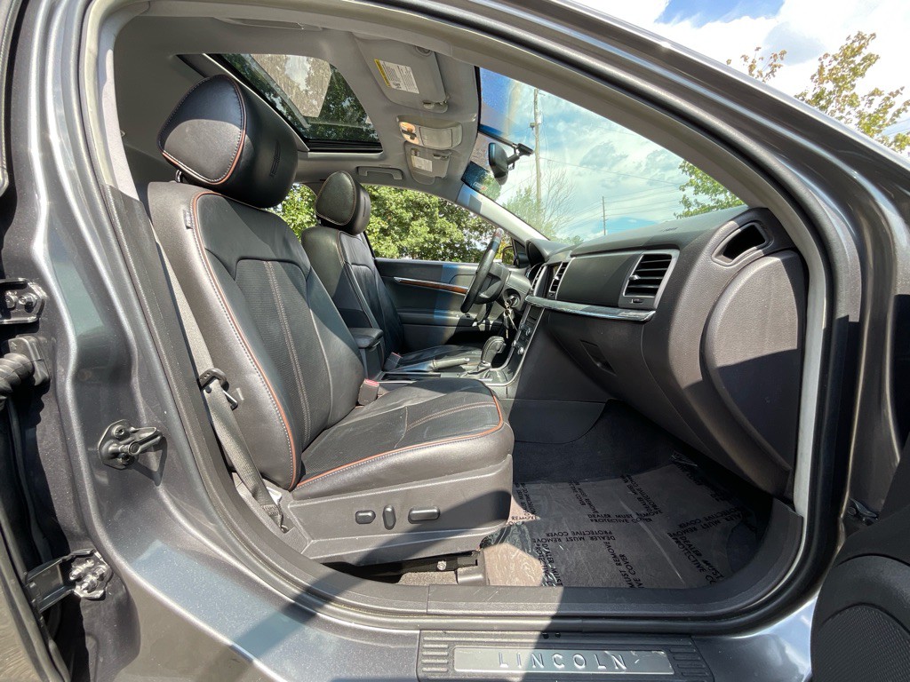 2011 Lincoln MKZ Image 17