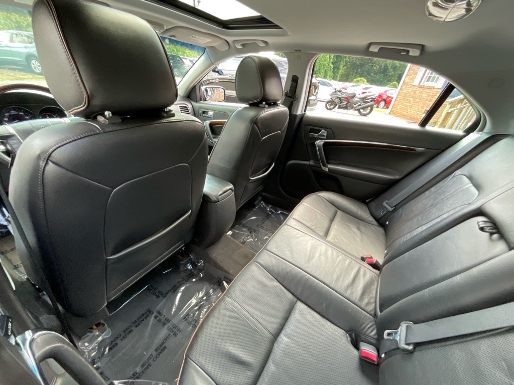 2011 Lincoln MKZ Image 30