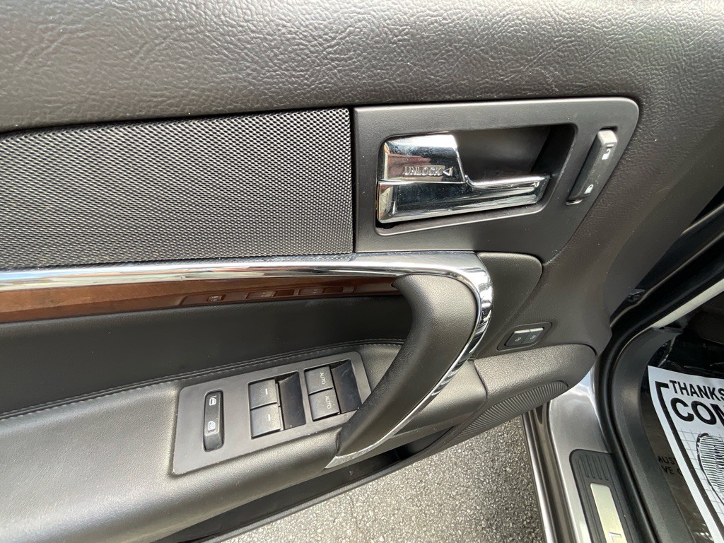 2011 Lincoln MKZ Image 40