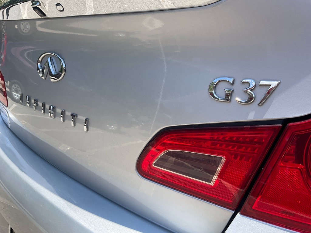 2012 INFINITI G37 Image 9