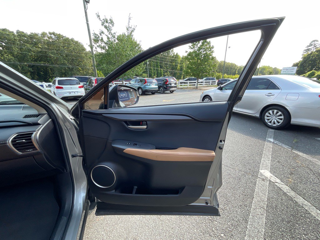 2017 Lexus NX 200t Image 43