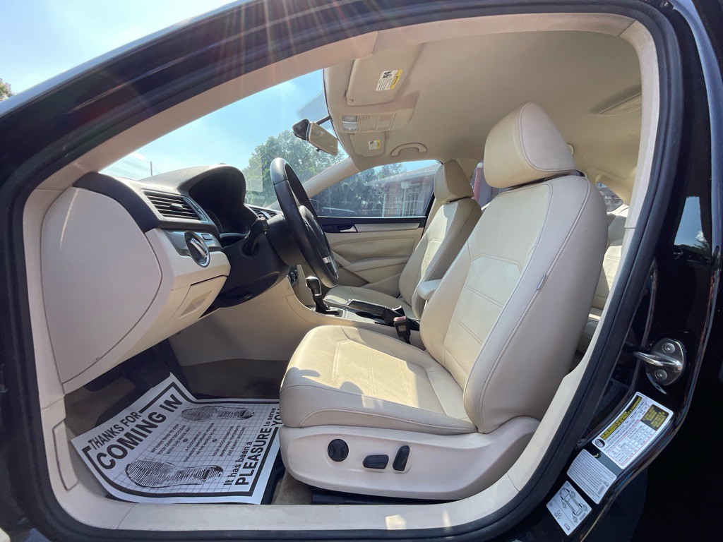 2015 Volkswagen Passat Image 14