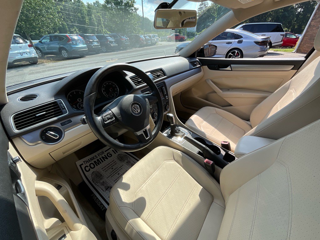 2015 Volkswagen Passat Image 15