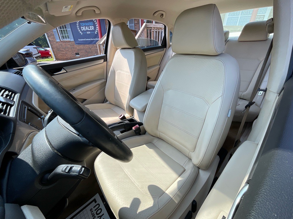 2015 Volkswagen Passat Image 16