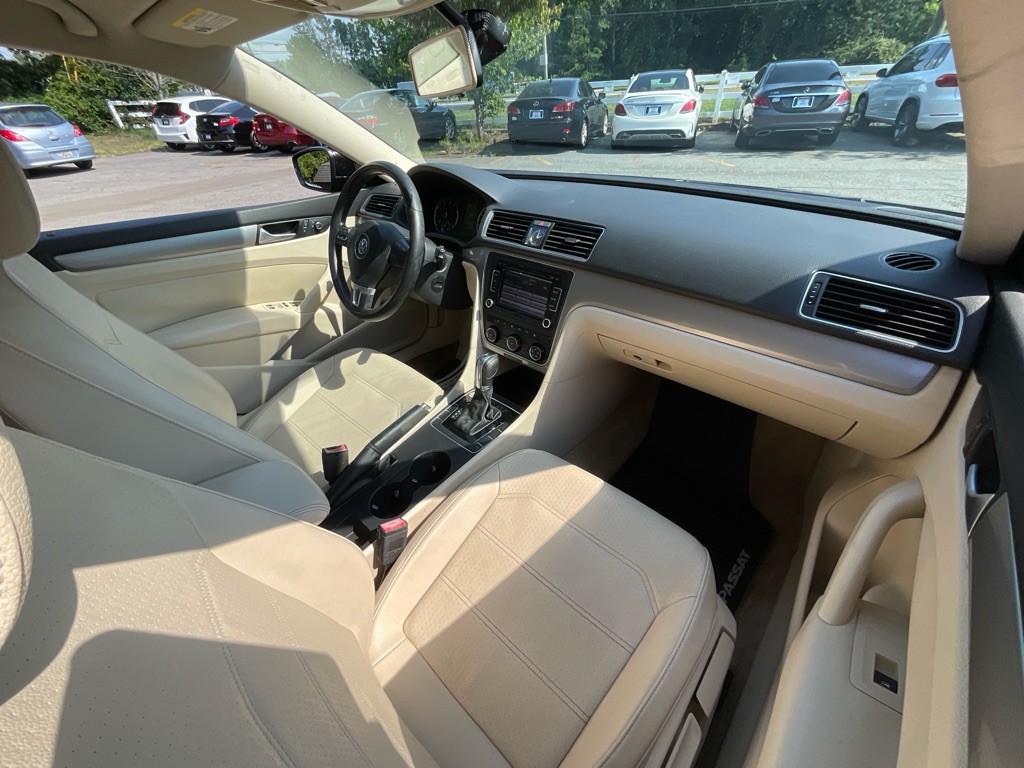 2015 Volkswagen Passat Image 18