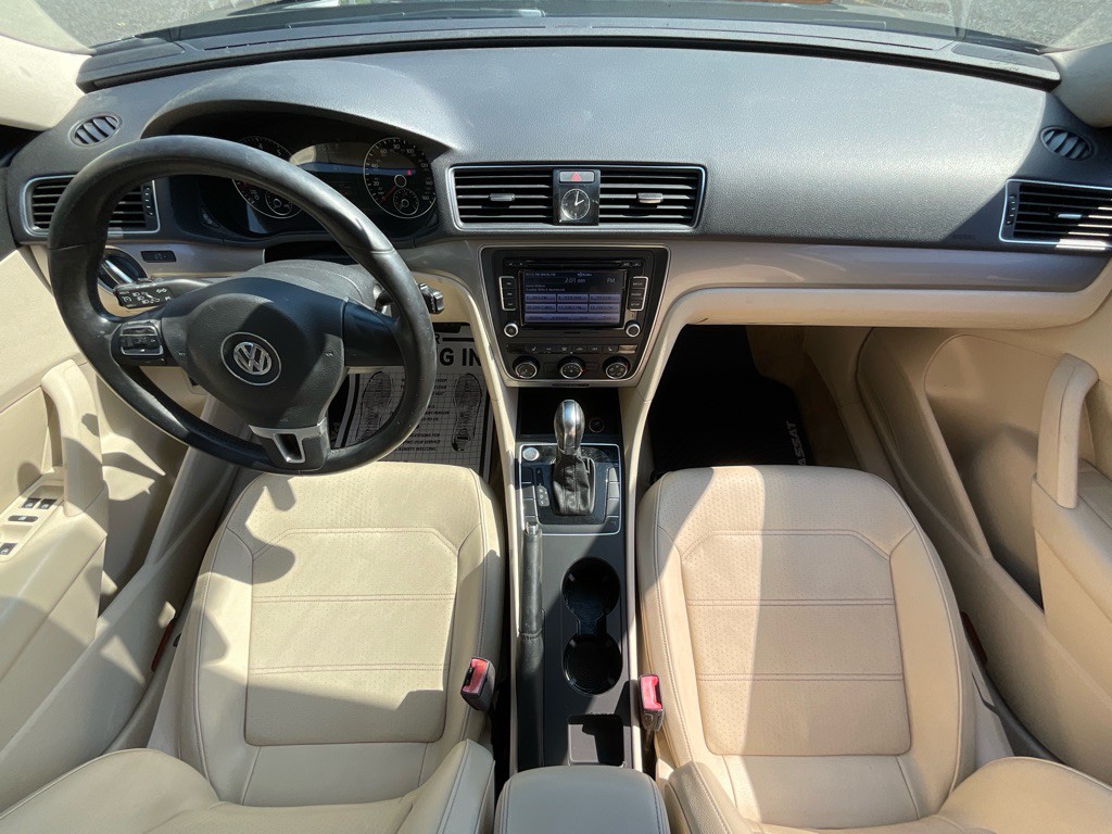 2015 Volkswagen Passat Image 21