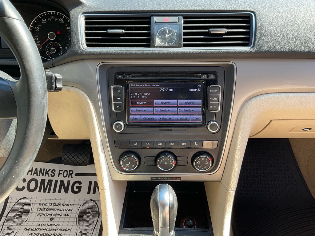 2015 Volkswagen Passat Image 22