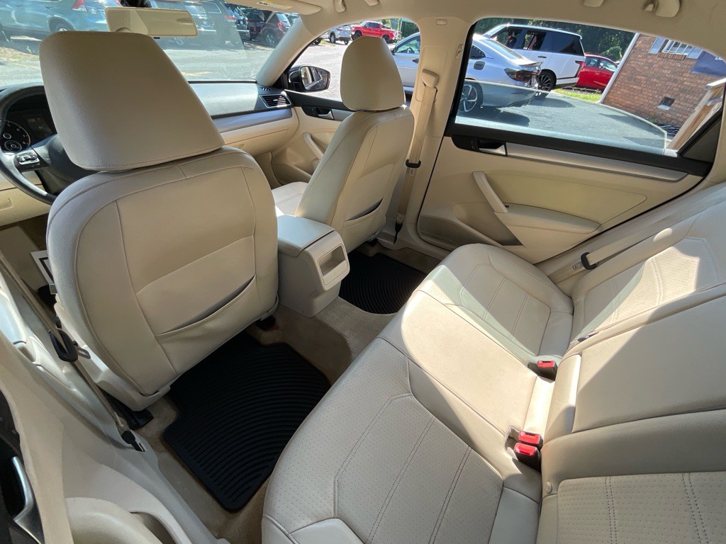 2015 Volkswagen Passat Image 28