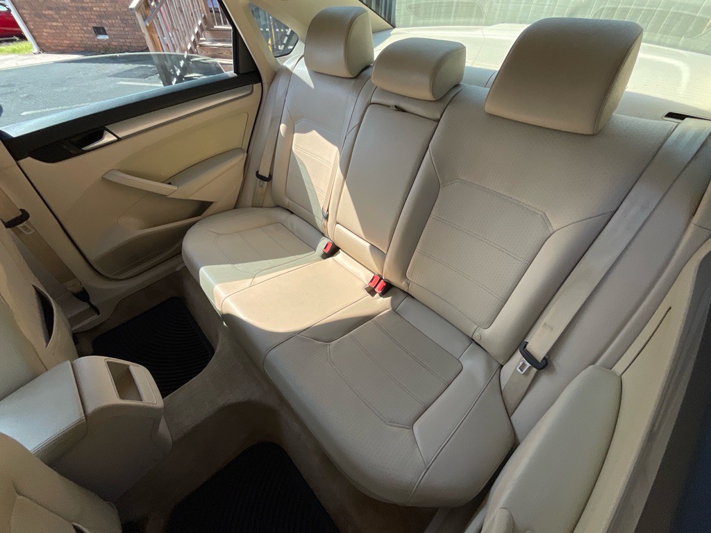 2015 Volkswagen Passat Image 29