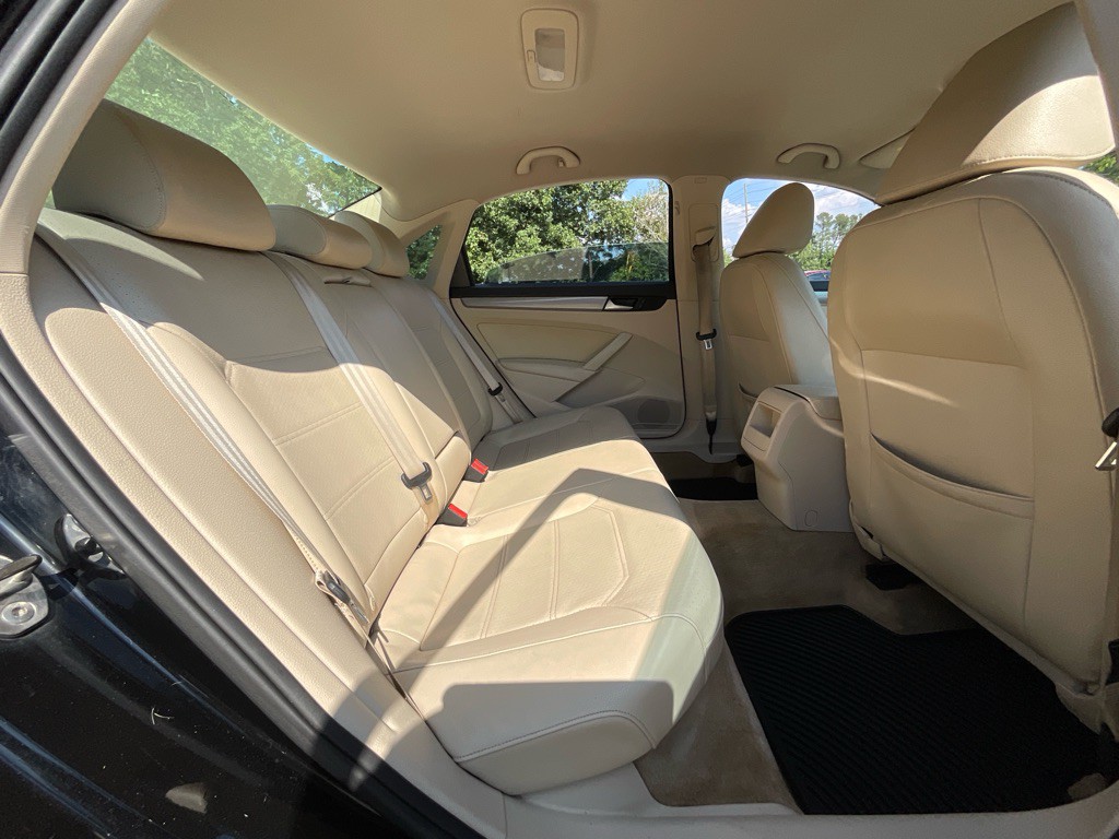 2015 Volkswagen Passat Image 30