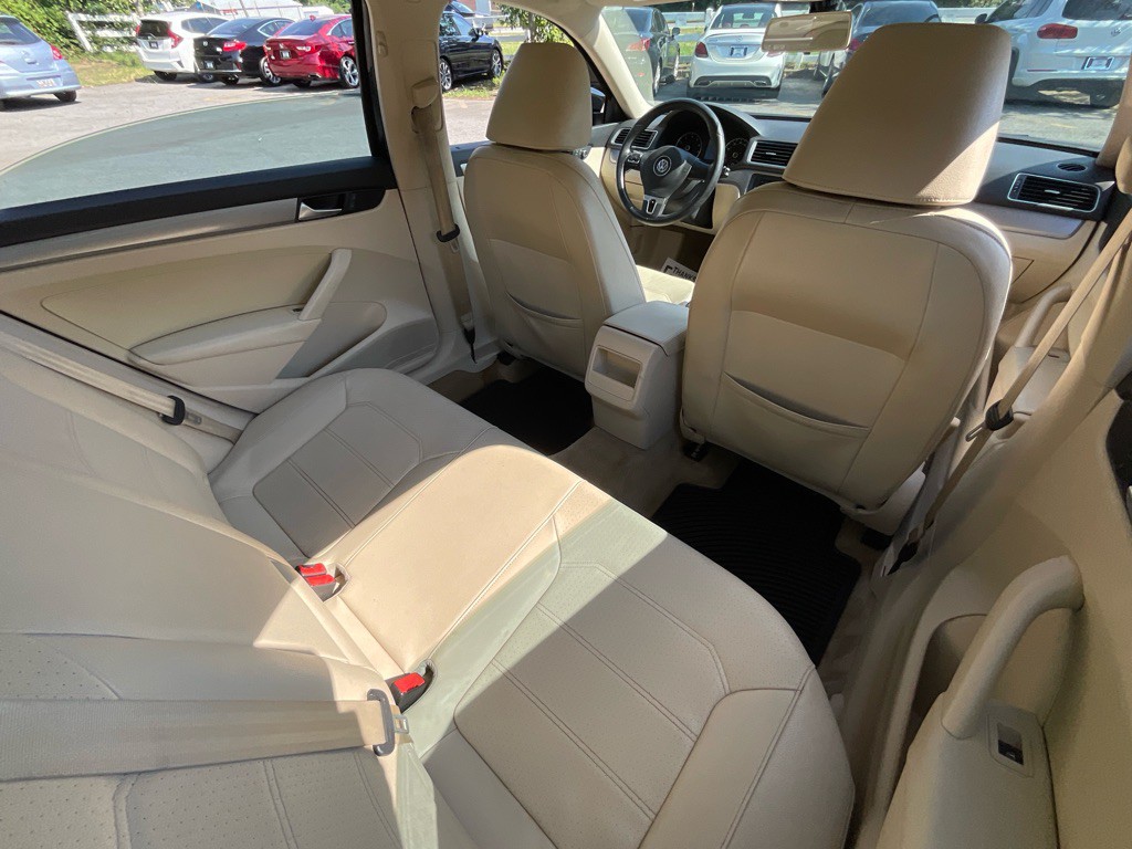 2015 Volkswagen Passat Image 31