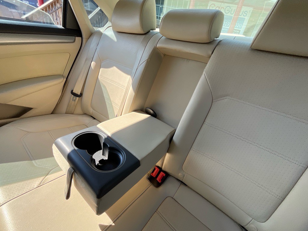 2015 Volkswagen Passat Image 33