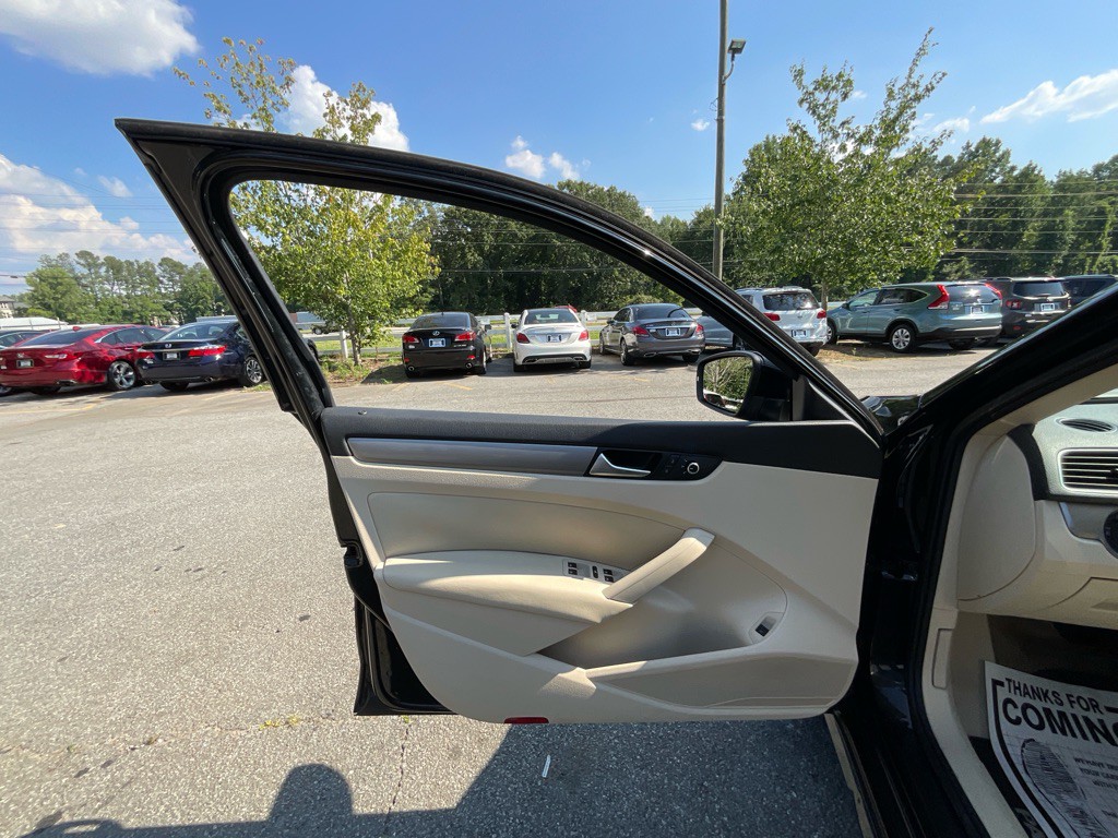 2015 Volkswagen Passat Image 37
