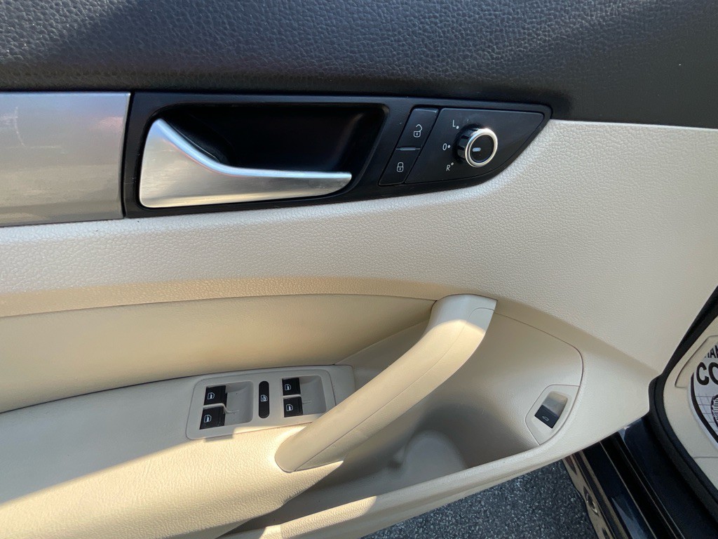 2015 Volkswagen Passat Image 38